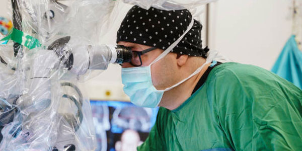 Mikrochirurgie bei Spinalkanalstenose: Diagnose bis Therapie